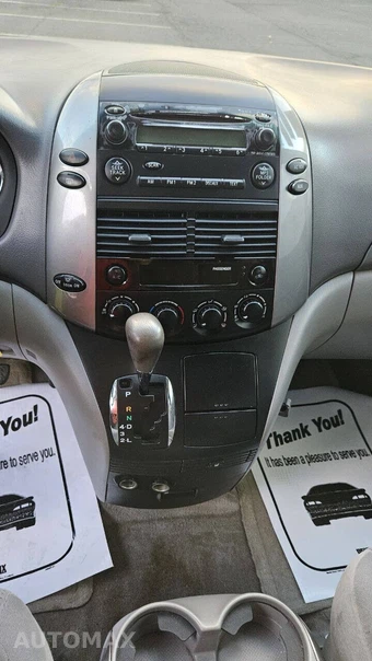 2006 Toyota Sienna 119.3" WB - miniatura 27