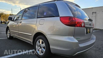 2006 Toyota Sienna 119.3" WB - miniatura 9