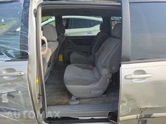 2006 Toyota Sienna LE Minivan 7-Passenger 119.3" WB - miniatura 13