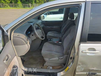 2006 Toyota Sienna LE Minivan 7-Passenger 119.3" WB - miniatura 7