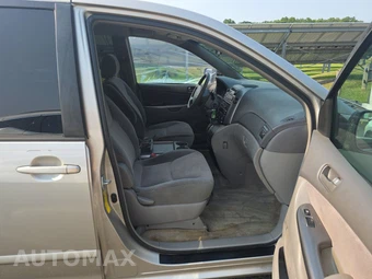 2006 Toyota Sienna LE Minivan 7-Passenger 119.3" WB - miniatura 8