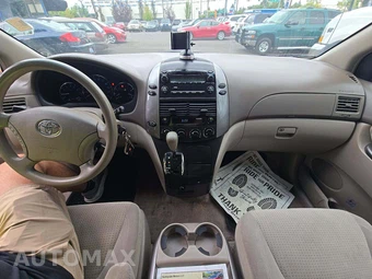 2006 Toyota Sienna LE Minivan 7-Passenger 119.3" WB - miniatura 10