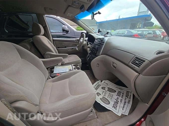 2006 Toyota Sienna LE Minivan 7-Passenger 119.3" WB - miniatura 18