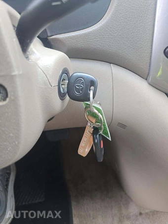 2006 Toyota Sienna LE Minivan 7-Passenger 119.3" WB - miniatura 8