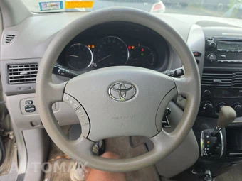 2006 Toyota Sienna LE Minivan 7-Passenger 119.3" WB - miniatura 10