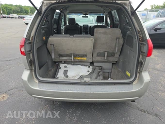 2006 Toyota Sienna LE Minivan 7-Passenger 119.3" WB - miniatura 17