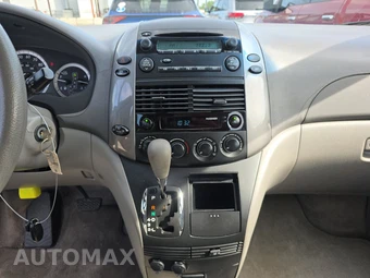 2006 Toyota Sienna LE Minivan 7-Passenger 119.3" WB - miniatura 11