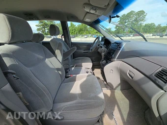 2006 Toyota Sienna LE Minivan 7-Passenger 119.3" WB - miniatura 8