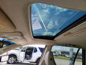 2006 Volvo XC90 2.5T w/Moonroof & 3rd Row - miniatura 18
