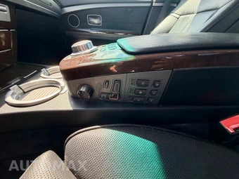 2007 BMW 7 Series Sedan 750i - miniatura 12