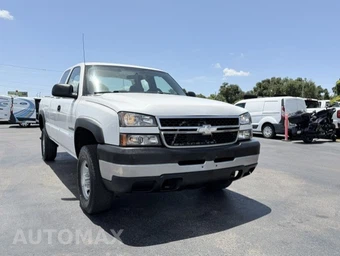 2007 Chevrolet Silverado 2500HD Classic WT Extended Cab Medium Bed 1WT w/Rear Doors - miniatura 3