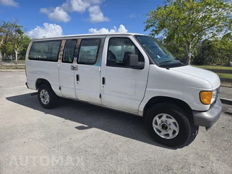 2007 Ford E-250 Recreational Van 138.0" WB - miniatura 3