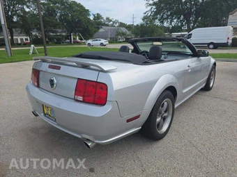 2007 Ford Mustang GT Deluxe Convertible - miniatura 3
