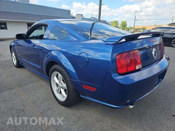 2007 Ford Mustang GT Deluxe Coupe - miniatura 2