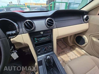 2007 Ford Mustang GT Deluxe Coupe – miniatura 10