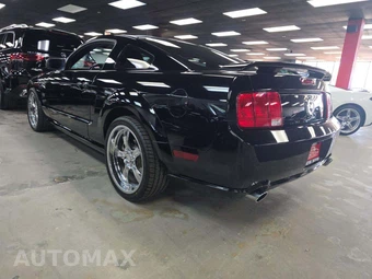 2007 Ford Mustang GT Deluxe Coupe - miniatura 2