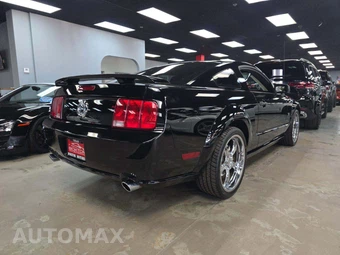 2007 Ford Mustang GT Deluxe Coupe - miniatura 3