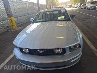 2007 Ford Mustang GT Deluxe Coupe - miniatura 2
