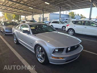 2007 Ford Mustang GT Deluxe Coupe - miniatura 3