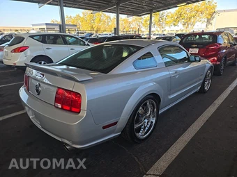 2007 Ford Mustang GT Deluxe Coupe - miniatura 4