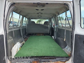 2007 Ford Super Duty E-350 Wagon XL 138.0" WB - miniatura 16