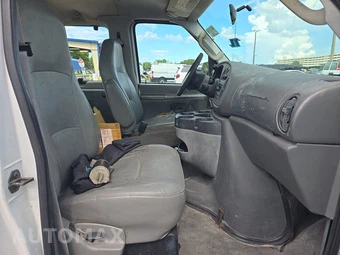 2007 Ford Super Duty E-350 Wagon XL 138.0" WB - miniatura 8