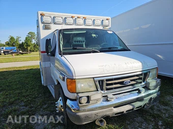 2007 Ford Super Duty E-450 Cutaway DRW 176.0" WB - miniatura 3