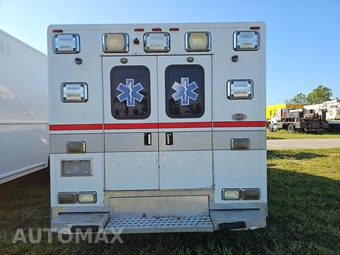 2007 Ford Super Duty E-450 Cutaway DRW 176.0" WB - miniatura 5
