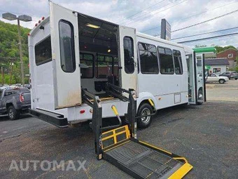 2007 Ford Super Duty E-450 Cutaway DRW - miniatura 3