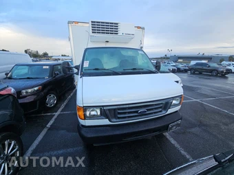 2007 Ford Super Duty E-450 Cutaway DRW - miniatura 2