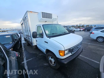 2007 Ford Super Duty E-450 Cutaway DRW - miniatura 3