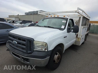 2007 Ford Super Duty F-350 Cab Chassis XL Regular Cab DRW