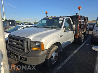 2007 Ford Super Duty F-350 Cab Chassis XLT Regular Cab DRW