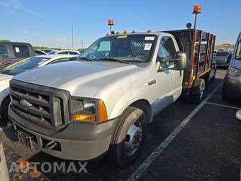 2007 Ford Super Duty F-350 Cab Chassis XLT Regular Cab DRW - miniatura 2
