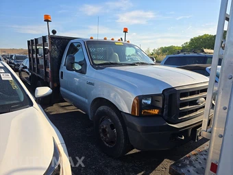 2007 Ford Super Duty F-350 Cab Chassis XLT Regular Cab DRW - miniatura 3