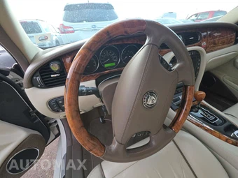 2007 Jaguar XJ8L Vanden Plas – miniatura 10