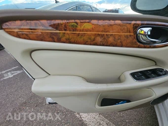 2007 Jaguar XJ8L Vanden Plas – miniatura 9