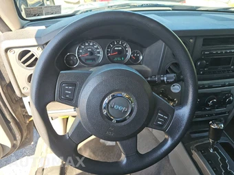 2007 Jeep Commander Sport – miniatura 10