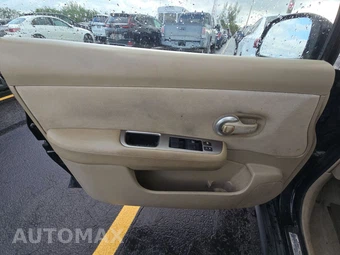 2007 Nissan Versa 1.8 S Hatchback - miniatura 9