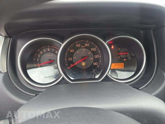 2007 Nissan Versa 1.8 S Hatchback – miniatura 9