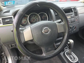 2007 Nissan Versa 1.8 S Hatchback - miniatura 10
