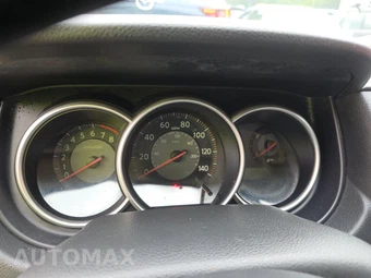 2007 Nissan Versa 1.8 S Hatchback - miniatura 12