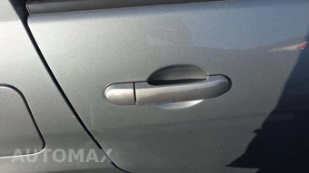 2007 Nissan Versa 1.8 S Hatchback - miniatura 28