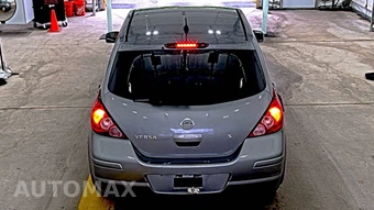 2007 Nissan Versa 1.8 S Hatchback - miniatura 5