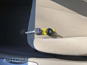 2007 Toyota Camry LE - miniatura 8
