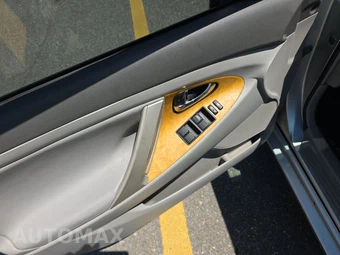 2007 Toyota Camry SE – miniatura 9