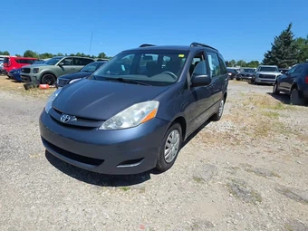 2007 Toyota Sienna CE Minivan 7-Passenger 119.3" WB