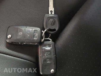 2007 Volkswagen New Beetle Coupe Hatchback - miniatura 5