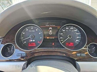 2008 Audi S8 – miniatura 9