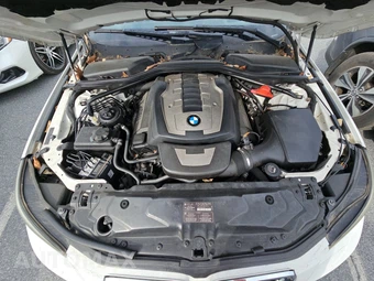 2008 BMW 5 Series Sedan 550i - miniatura 15
